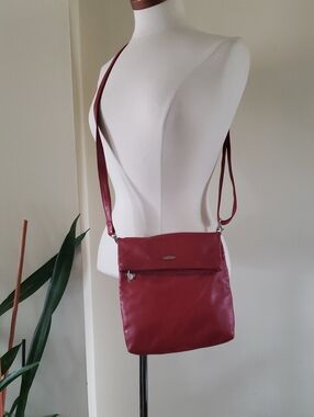VINTAGE Cuoueria Fiorentina Soft Leather  crossbody Bag - Red O/S ITALY